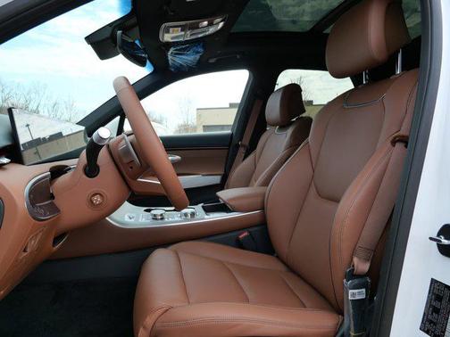 Uyuni White 2026 Genesis GV70 2.5T Advanced