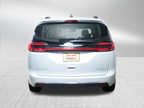 Silver Mist Clearcoat 2023 Chrysler Pacifica Limited