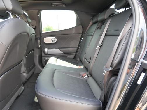 Vik Black 2027 Genesis GV60 Prestige 20'