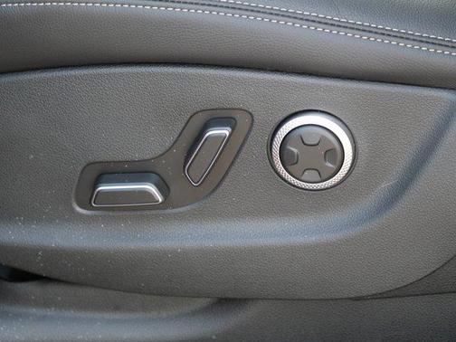 Mauna Red 2026 Genesis GV70 2.5T Advanced