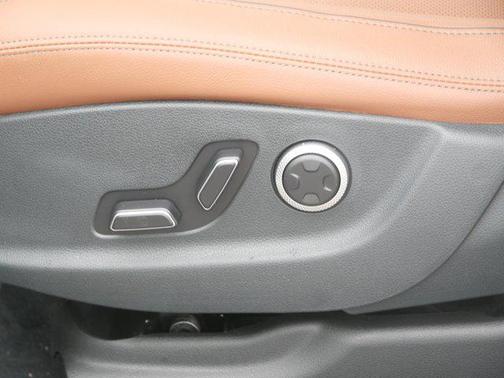 Uyuni White 2026 Genesis GV70 2.5T Advanced