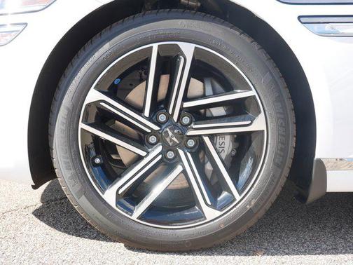 2025 Genesis G80 2.5T Advanced AWD