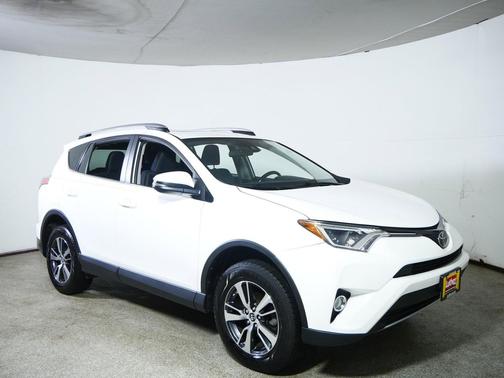 Super White 2018 Toyota RAV4 XLE