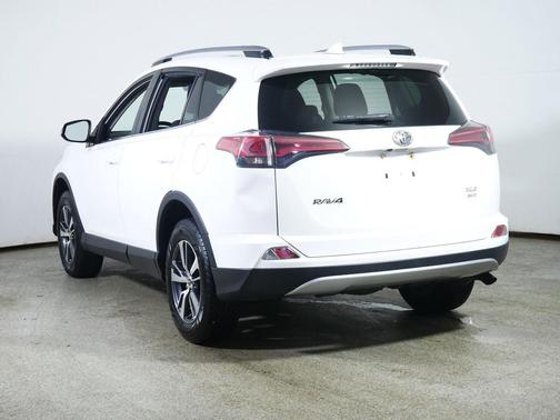 Super White 2018 Toyota RAV4 XLE