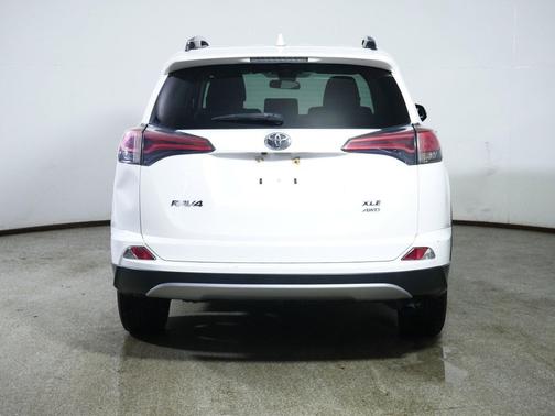 Super White 2018 Toyota RAV4 XLE