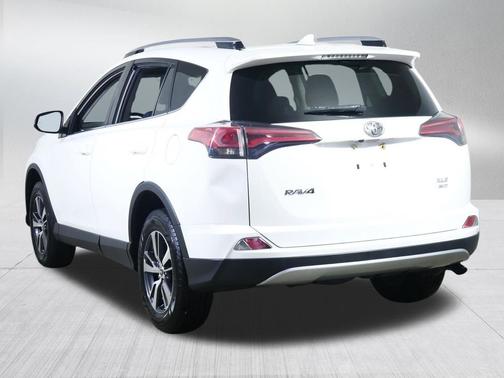 Super White 2018 Toyota RAV4 XLE