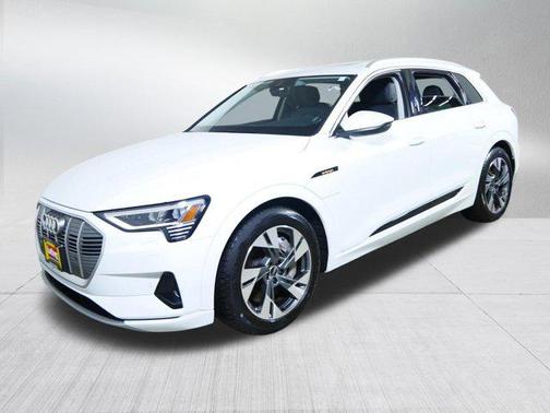 Glacier White Metallic 2021 Audi e-tron Premium