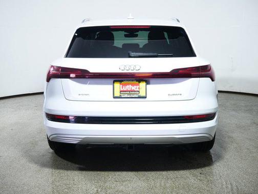 Florett Silver Metallic 2021 Audi e-tron Premium