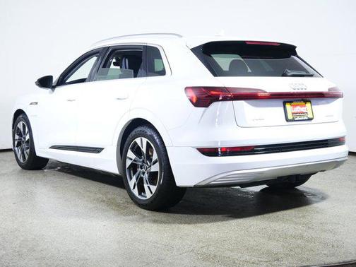 Florett Silver Metallic 2021 Audi e-tron Premium