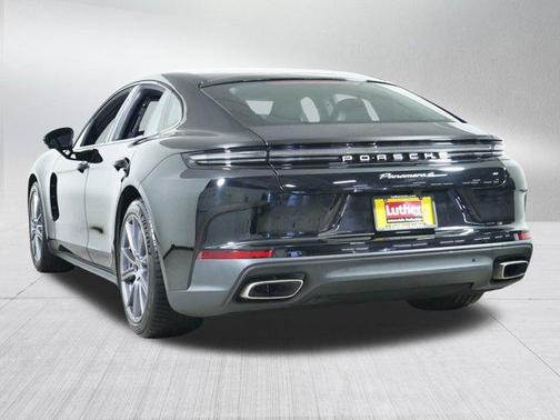2024 Porsche Panamera 4
