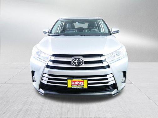 Celestial Silver Metallic 2019 Toyota Highlander XLE