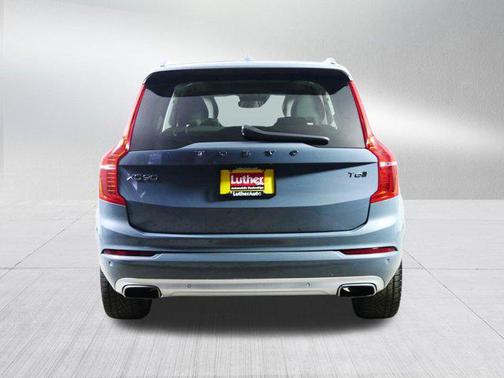 2020 Volvo XC90 T6 Momentum