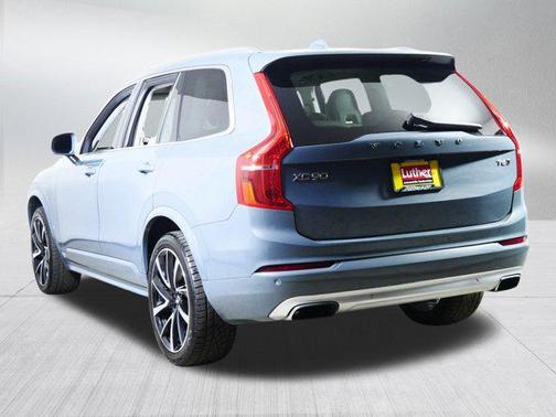 2020 Volvo XC90 T6 Momentum