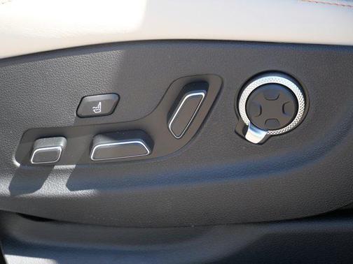 Uyuni White 2026 Genesis GV70 3.5T Sport Prestige