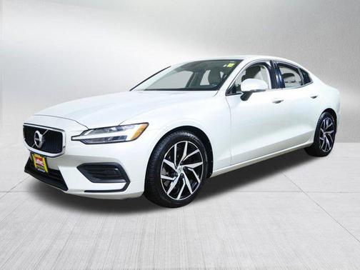 2020 Volvo S60 T6 Momentum