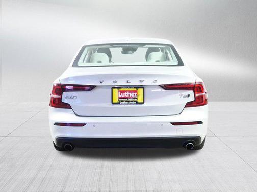 2020 Volvo S60 T6 Momentum