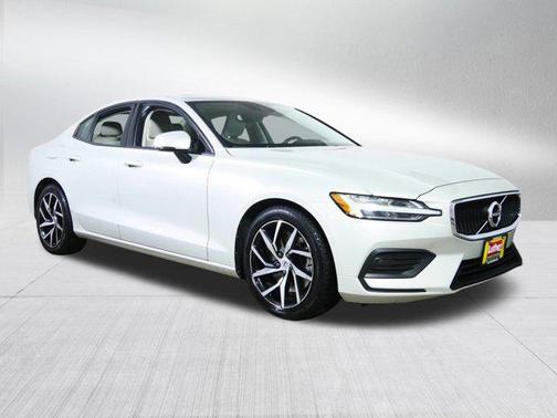 2020 Volvo S60 T6 Momentum