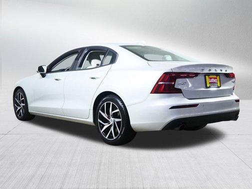 2020 Volvo S60 T6 Momentum