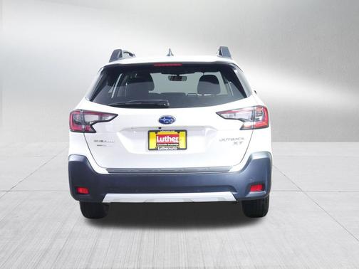 Crystal White Pearl 2023 Subaru Outback Limited XT