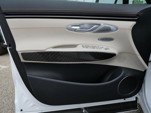 Uyuni White 2026 Genesis GV70 3.5T Sport Prestige