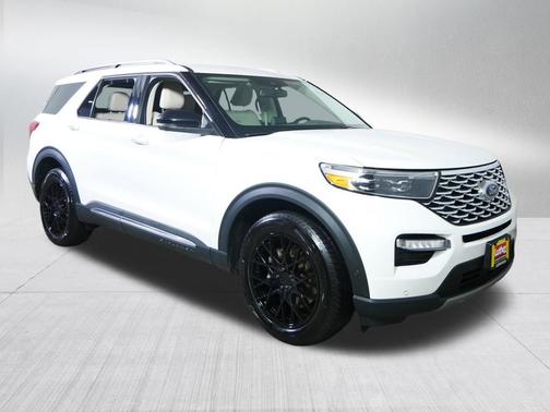 Star White Metallic Tri-Coat 2022 Ford Explorer Platinum