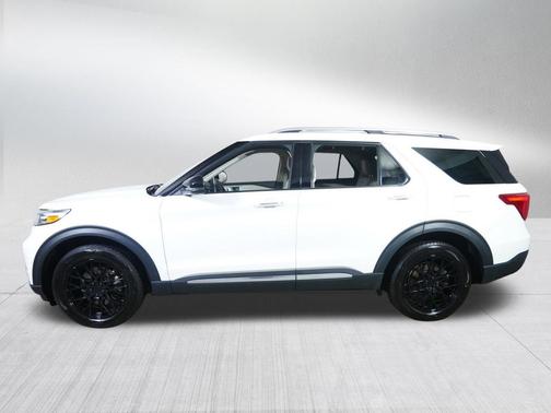 Star White Metallic Tri-Coat 2022 Ford Explorer Platinum