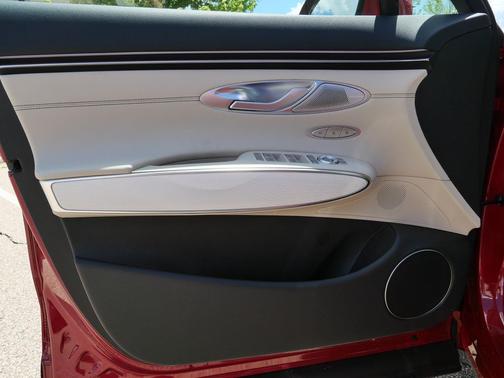 Mauna Red 2026 Genesis GV70 2.5T Advanced