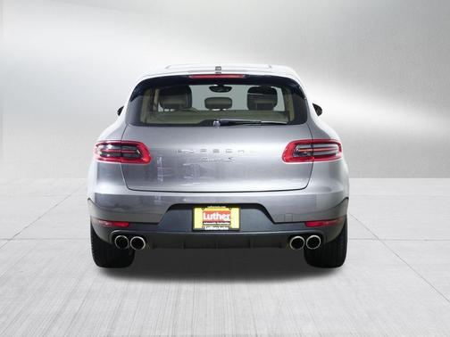 Agate Gray Metallic 2016 Porsche Macan Macan S