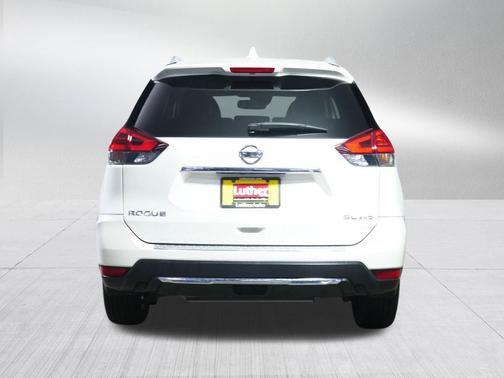 Pearl White 2018 Nissan Rogue SL