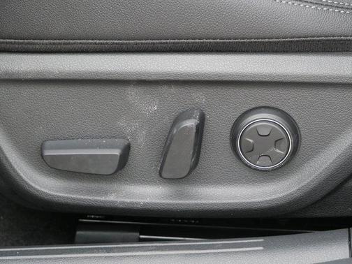 Vik Black 2026 Genesis G70 2.5T AWD Prestige