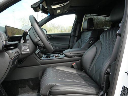 Uyuni White 2026 Genesis GV80 3.5T