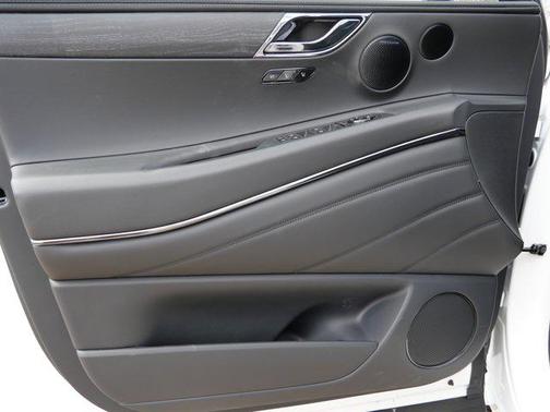 Uyuni White 2026 Genesis GV80 3.5T