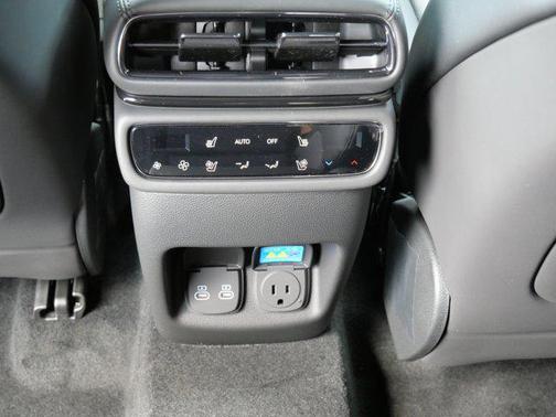 Uyuni White 2026 Genesis GV80 3.5T