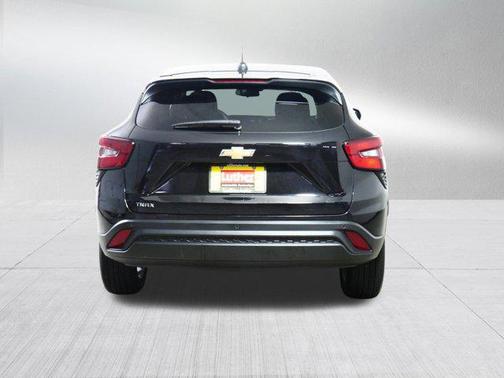 Mosaic Black Metallic 2025 Chevrolet Trax LS