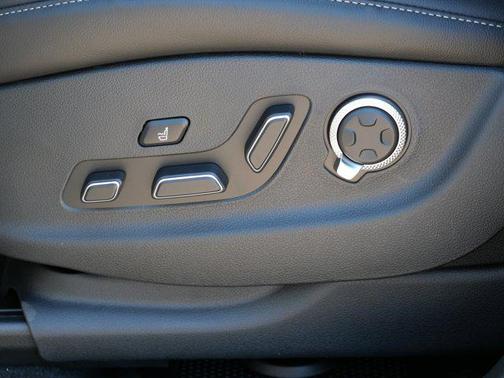 Vik Black 2026 Genesis GV80 2.5T