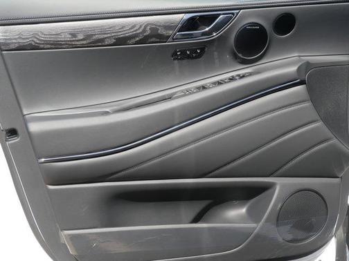 Uyuni White 2026 Genesis GV80 3.5T