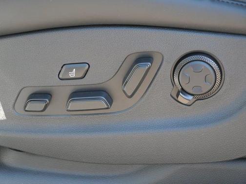 Uyuni White 2026 Genesis GV80 3.5T