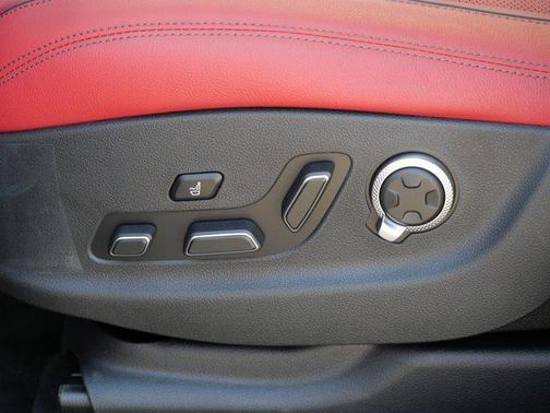 Vik Black 2026 Genesis GV70 2.5T Sport Prestige