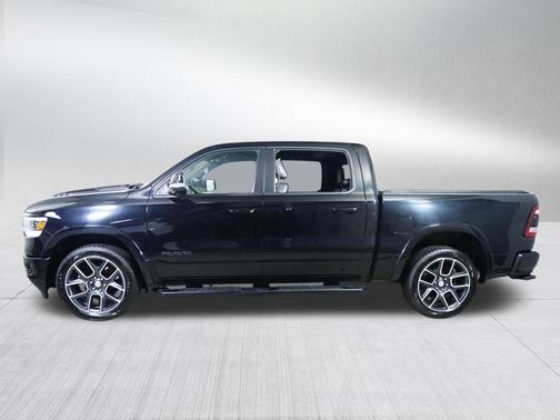 Diamond Black Crystal Pearlcoat 2019 RAM 1500 Laramie