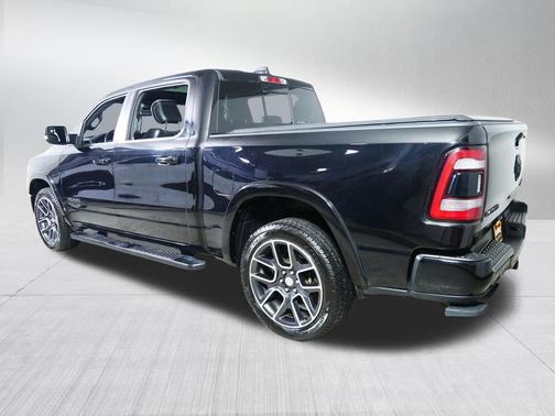 Diamond Black Crystal Pearlcoat 2019 RAM 1500 Laramie