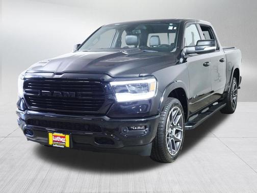 Diamond Black Crystal Pearlcoat 2019 RAM 1500 Laramie