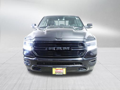Diamond Black Crystal Pearlcoat 2019 RAM 1500 Laramie