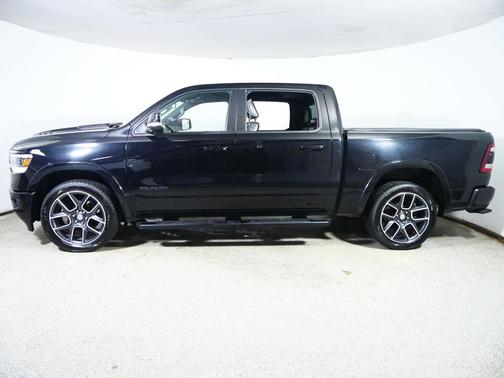 Diamond Black Crystal Pearlcoat 2019 RAM 1500 Laramie