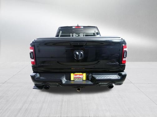 Diamond Black Crystal Pearlcoat 2019 RAM 1500 Laramie