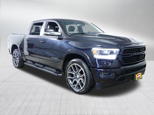 Diamond Black Crystal Pearlcoat 2019 RAM 1500 Laramie