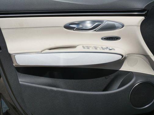 Vik Black 2026 Genesis GV70 2.5T Advanced