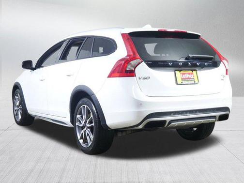 2015 Volvo V60 Cross Country T5
