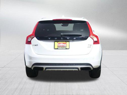 2015 Volvo V60 Cross Country T5