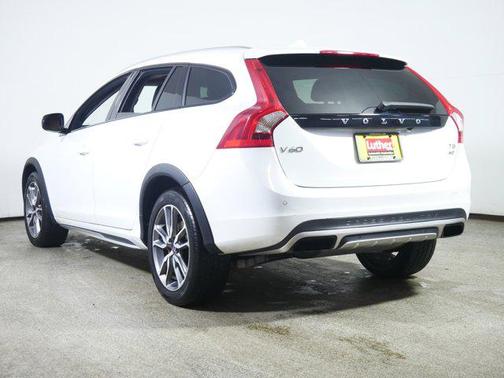 2015 Volvo V60 Cross Country T5