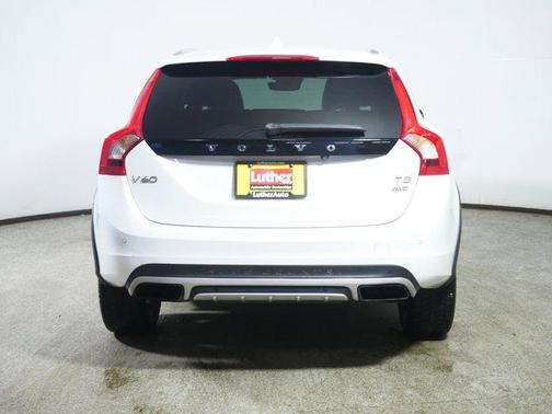 2015 Volvo V60 Cross Country T5
